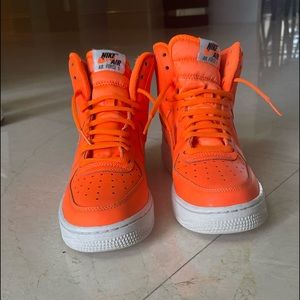 Air Force Nike Neon Orange high 1 size: y5.5